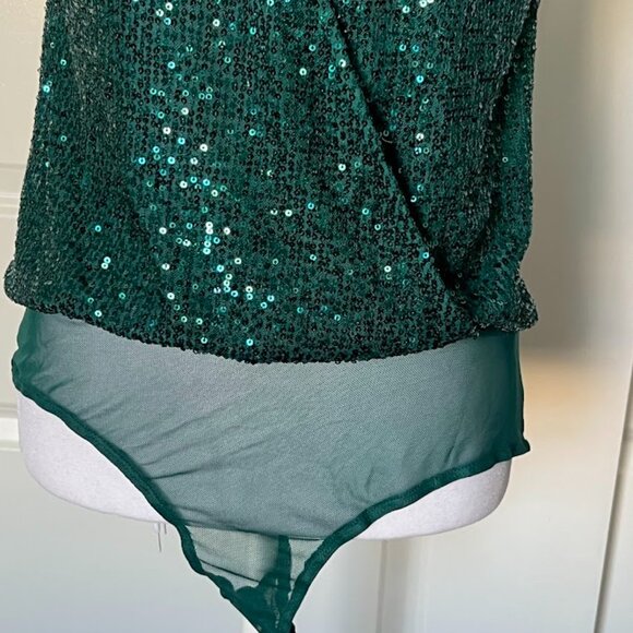 NWT Lulus Emerald Green Glitter Deep V Neck Sparkle Sequin Cowl Back Medium NEW - Picture 4 of 15